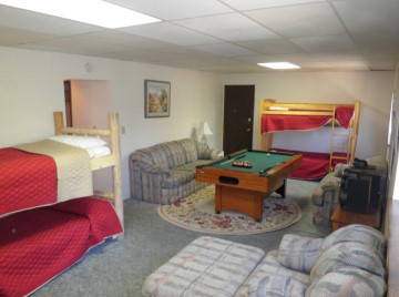 family room, bunk beds, sleeps 5, linens, towels, dresser, lamps, tv, cable, furniture, junior pool table
