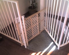 staircase child safety gate